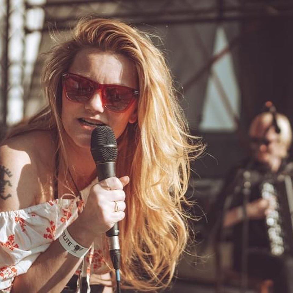 RAZAM & IVA MAREŠOVÁ